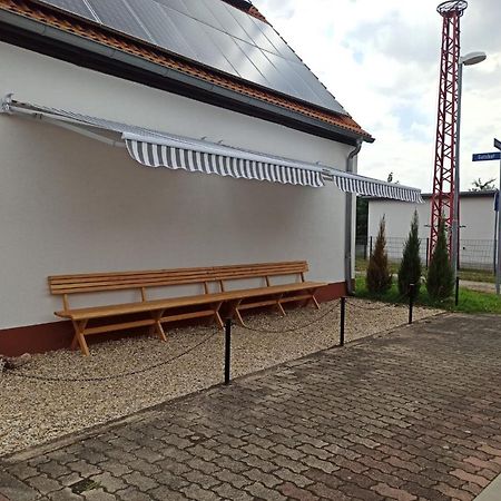 Zum-Butterstock Appartement Schkopau Buitenkant foto