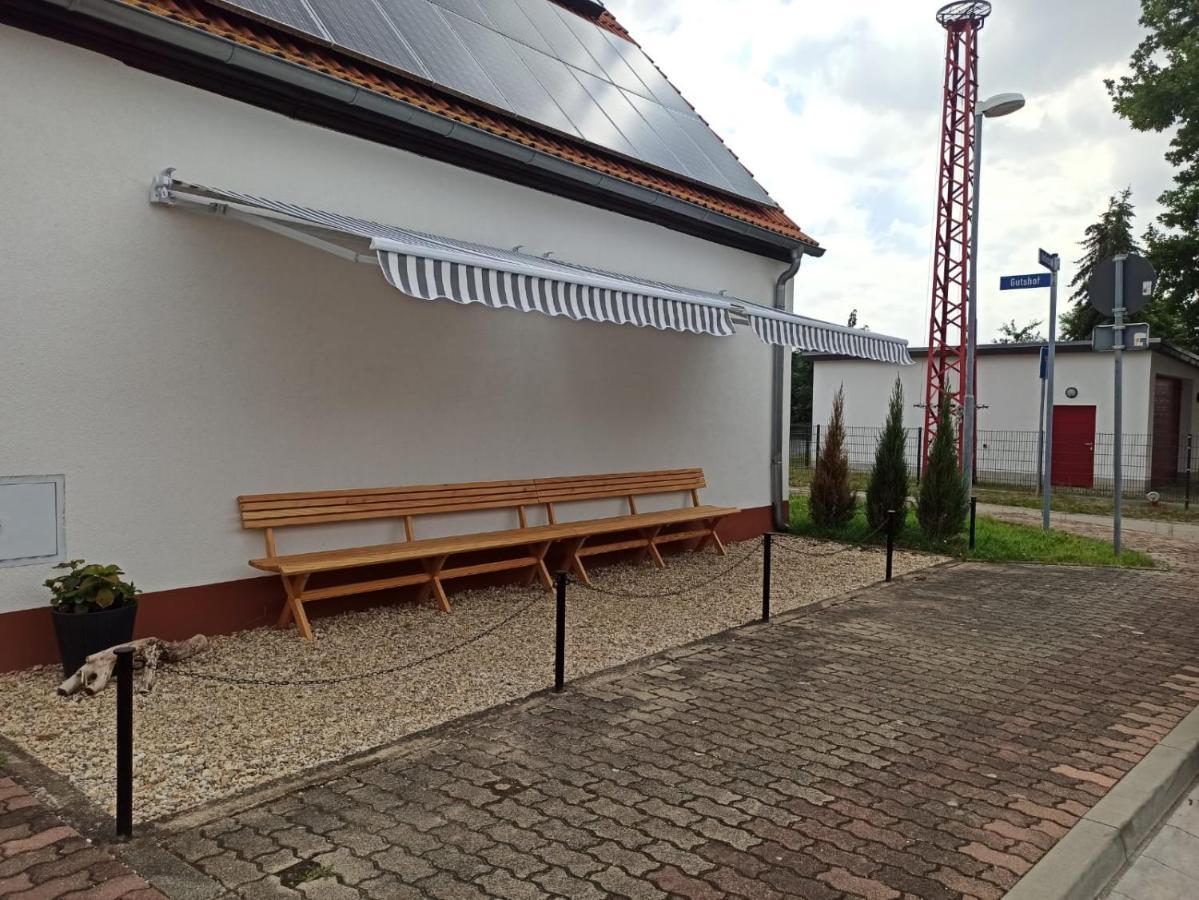 Zum-Butterstock Appartement Schkopau Buitenkant foto